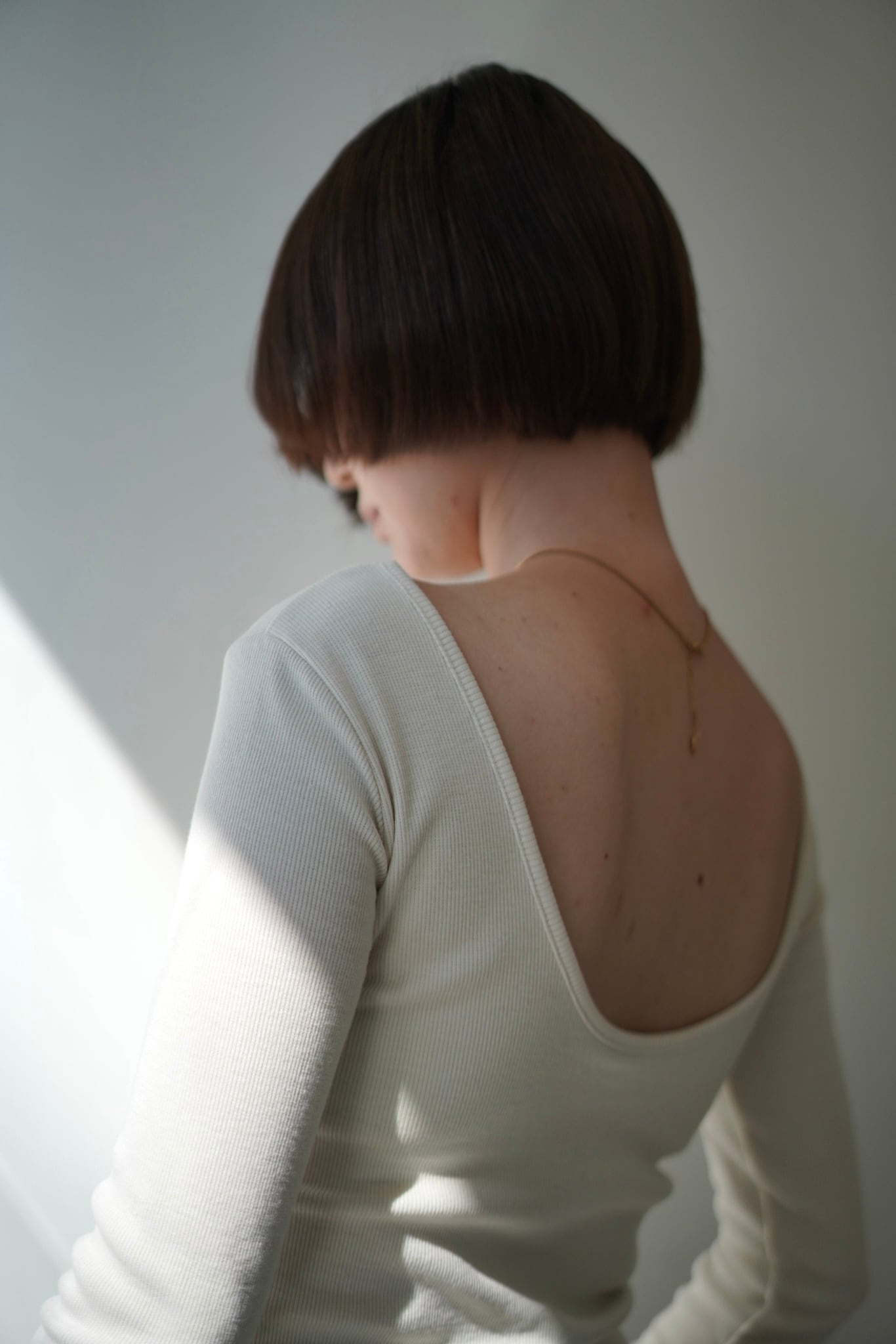 カップ付きバックオープンロンT White