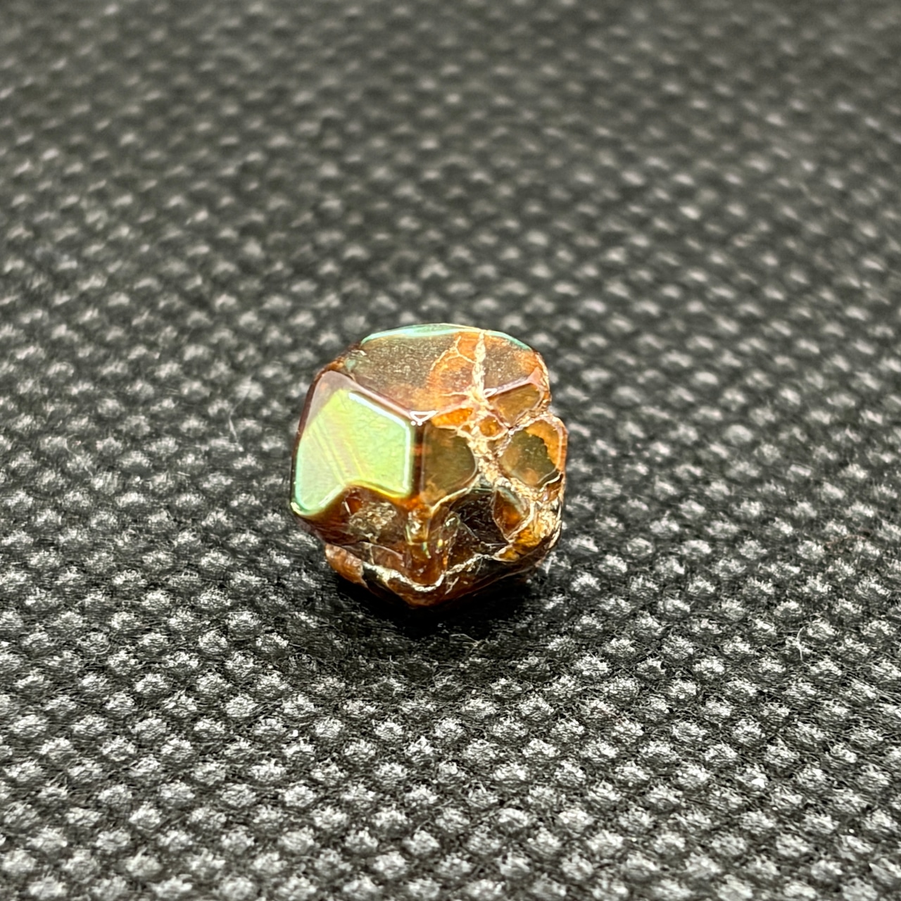 レインボーガーネット　奈良県天川村産【研磨品】RG003
