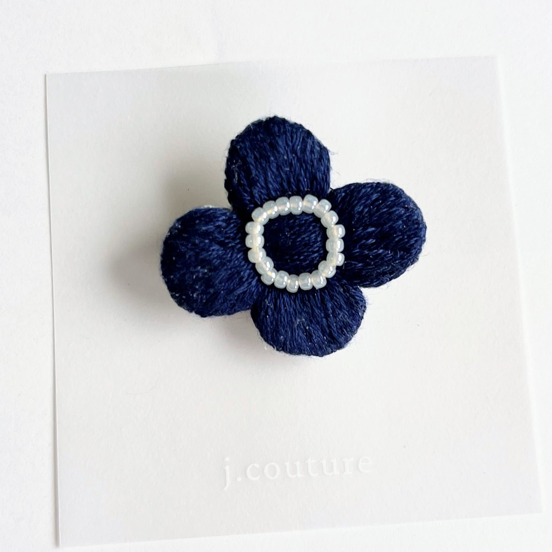 北欧風小さなお花のミニ刺繍ブローチ【botanical】#305 | j.couture