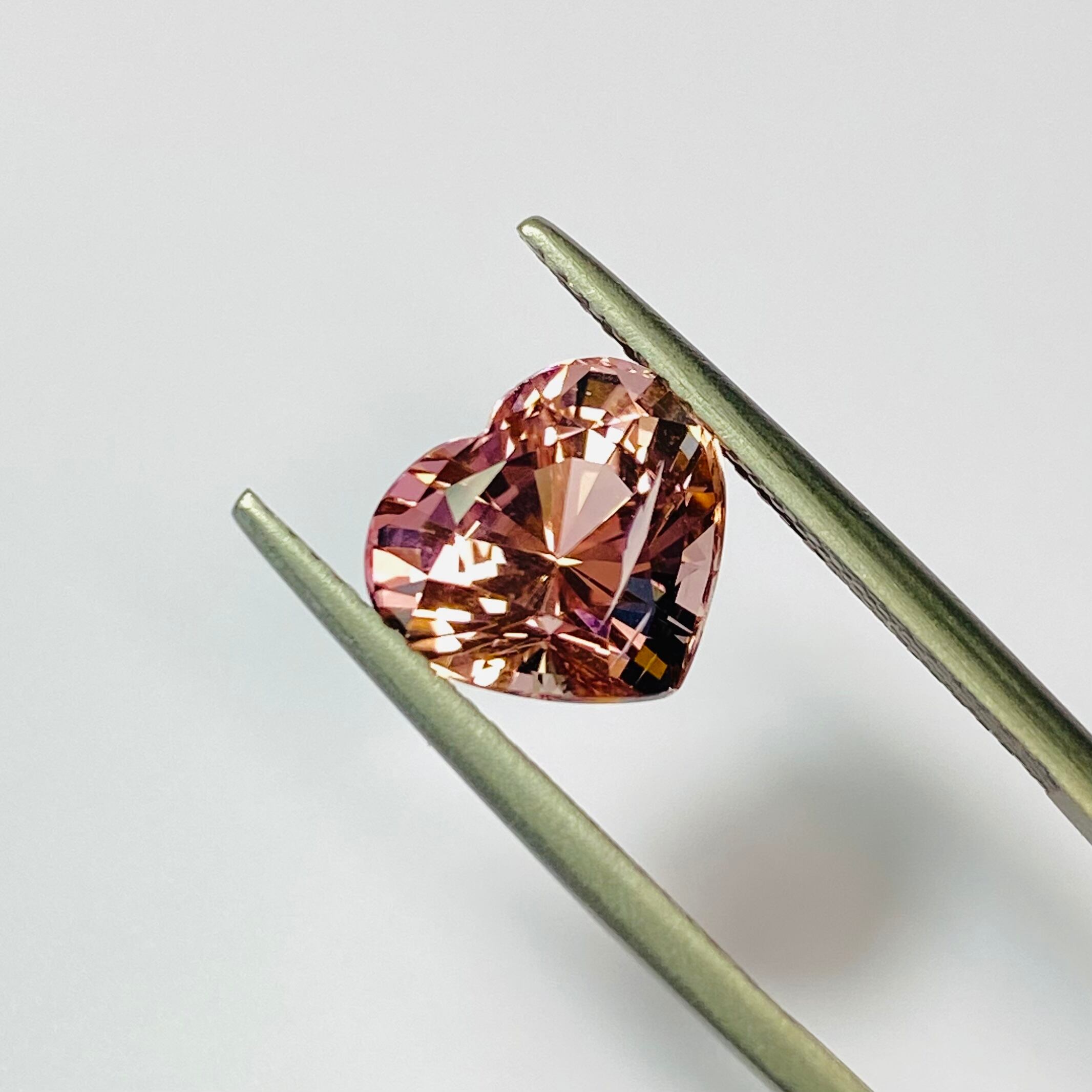 スウィートピンクカラーのトルマリンハート