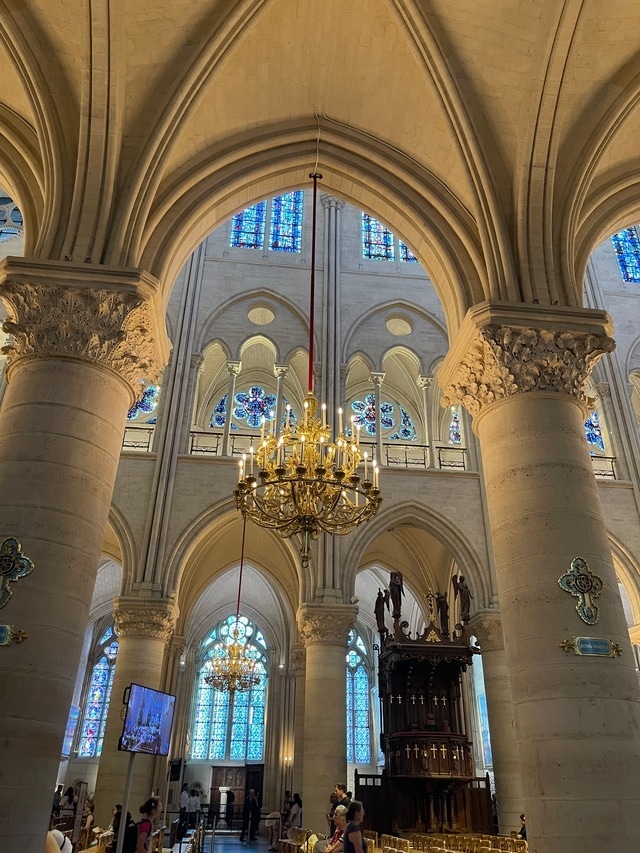 【ノートルダム大聖堂にてアチューメント】【超美石】フローライト　天使　NO.8