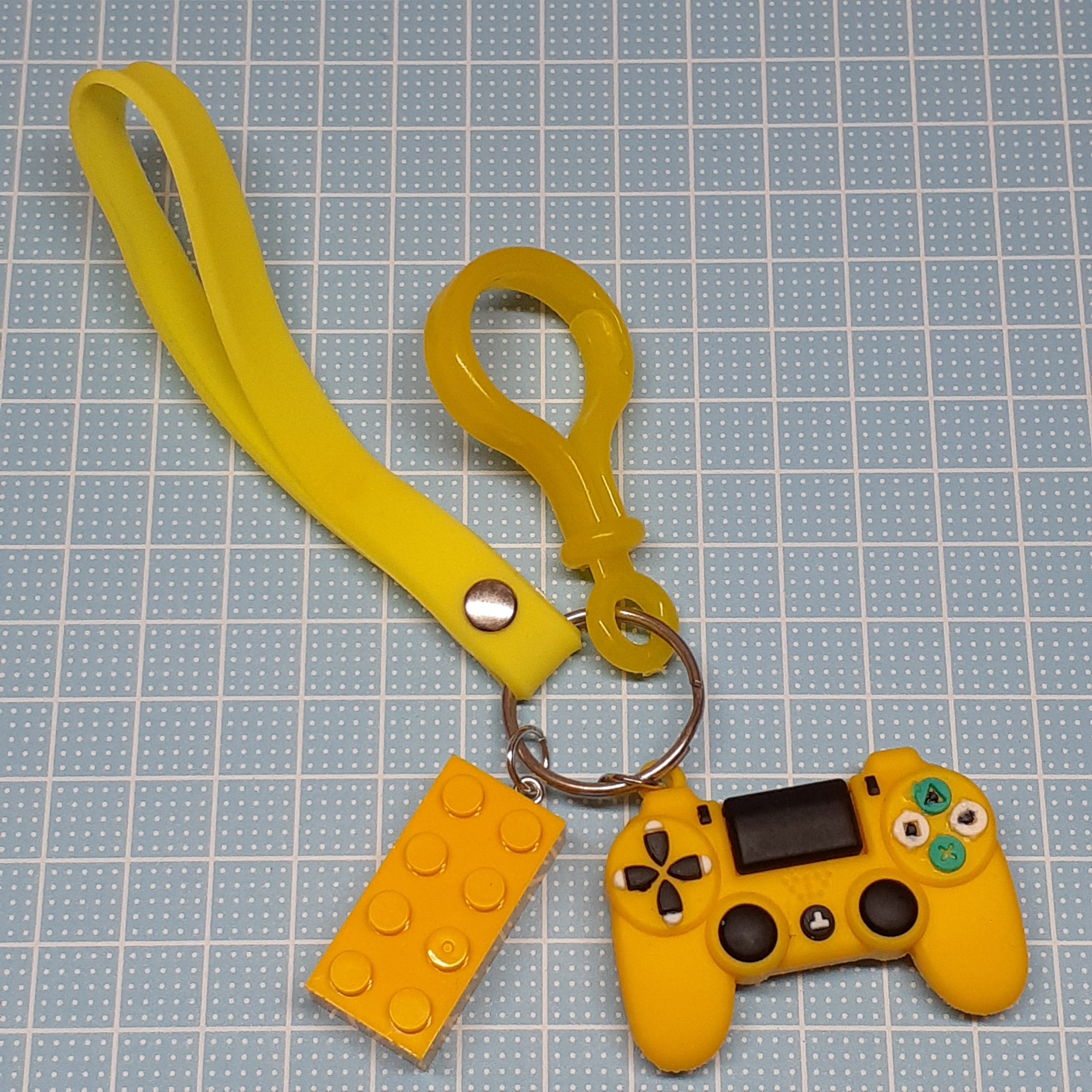 ゲームコントローラーキーホルダー | るるロック