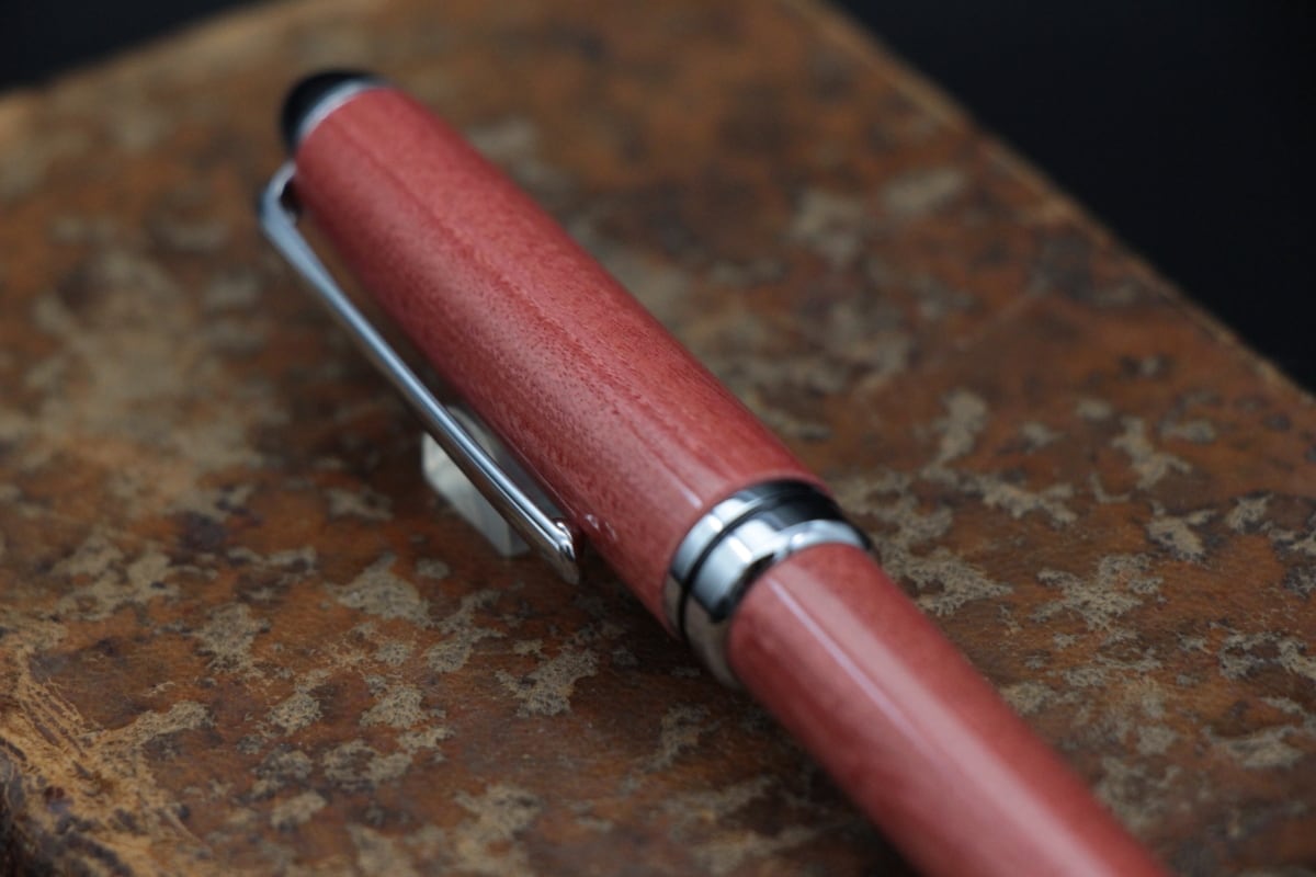 希少木 ピンクアイボリー 特上 グロス塗装・Horizon」木軸ボールペン