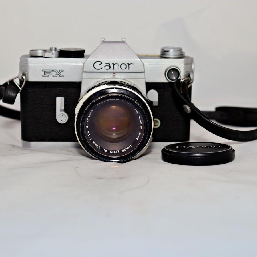 Canon キヤノン FX フィルムカメラ 50mm F1.8 本革ケース付き | エレ 