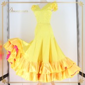 フラメンコ 衣装 ツーピース セットアップ ボランテ フリル 無地 黄色 ピンク ダンス パーティ 発表会 トップス ファルダ スカート イエロー系 ピンク系 光沢感 かわいい 動く 可愛い ステージ衣装 レディース フェス パフォーマンス イベント ファッション 踊り衣装 目立つ パーティードレス