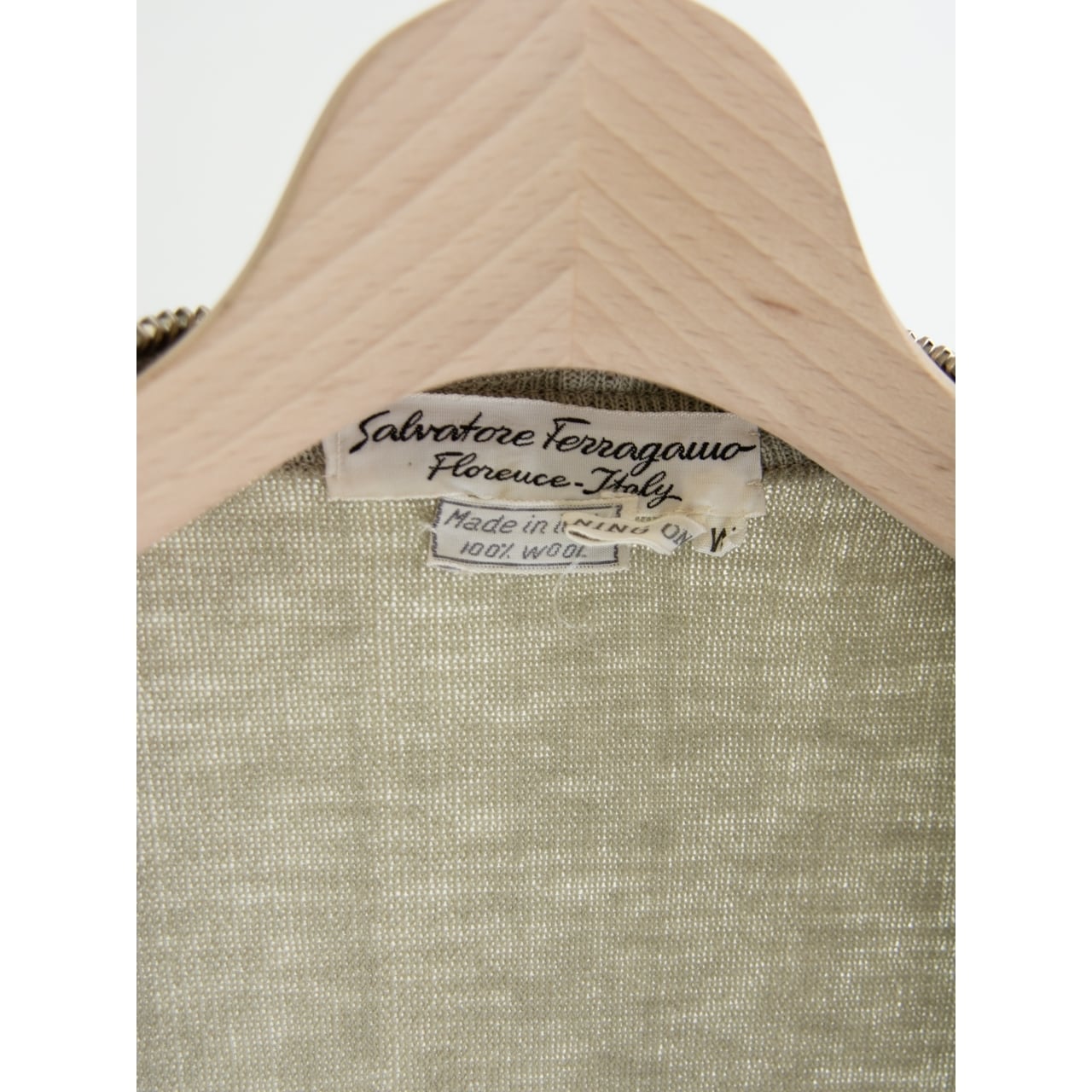 【Salvatore Ferragamo】Made in Italy 100% Wool Knit Cardigan(サルヴァトーレ フェラガモ イタリア製 ウールニットカーディガン)