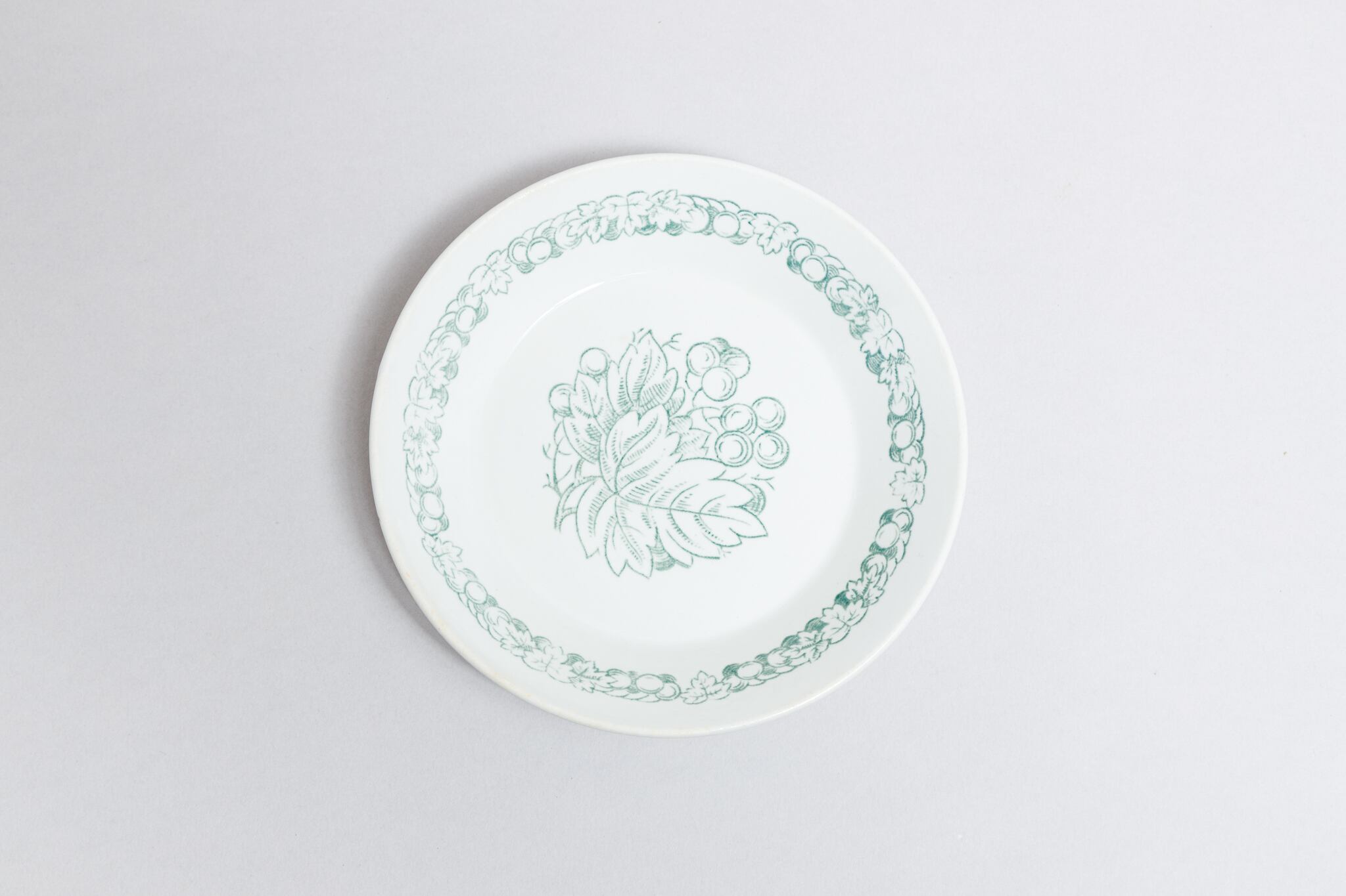 ヴィンテージ ベリー柄小皿 コナコヴァ陶器工場 旧ソ連 0413