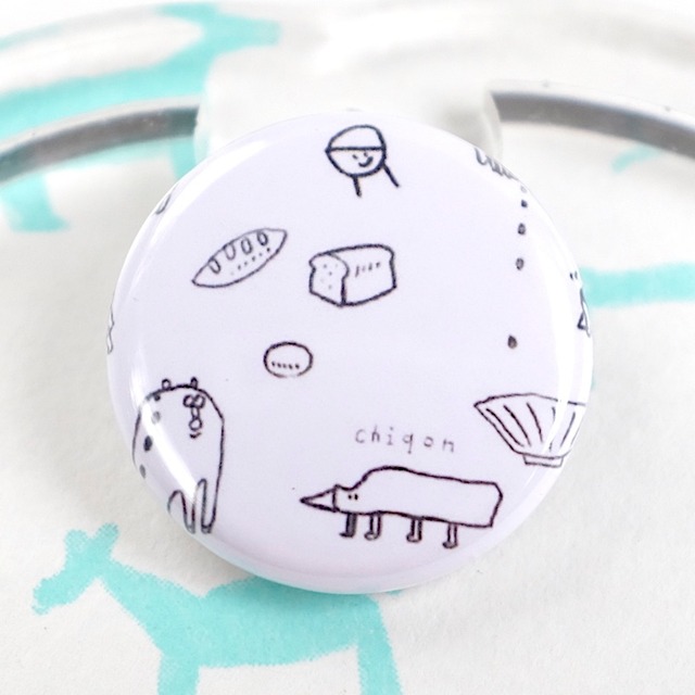 【CHIQON】ROUND 缶バッチ「種まき」