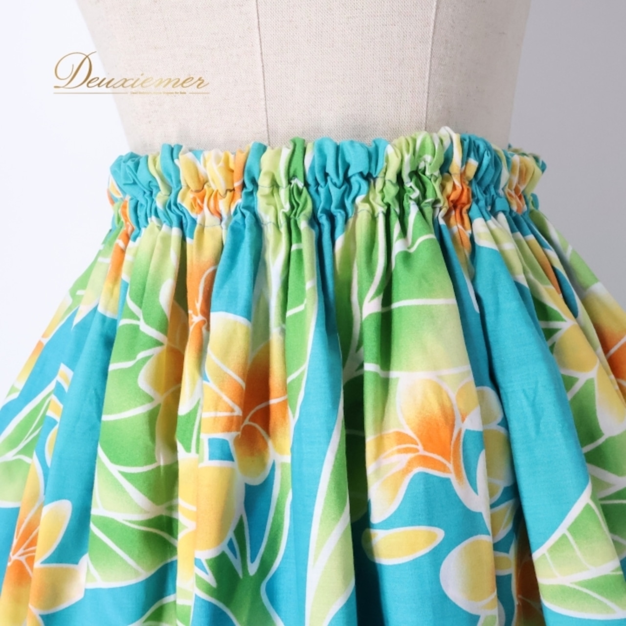 フラダンス 衣装 パウスカート ブルー系 プルメリア柄 ハワイアンプリント フラ ダンス レッスン 練習 シングル スカート ふんわり 軽やか さわやか かわいい おしゃれ 上品 華やか 鮮やか グリーン系 オレンジ系 ホワイト系 水色 黄緑 橙 白 フレアスカート ハワイ アロハ リゾート