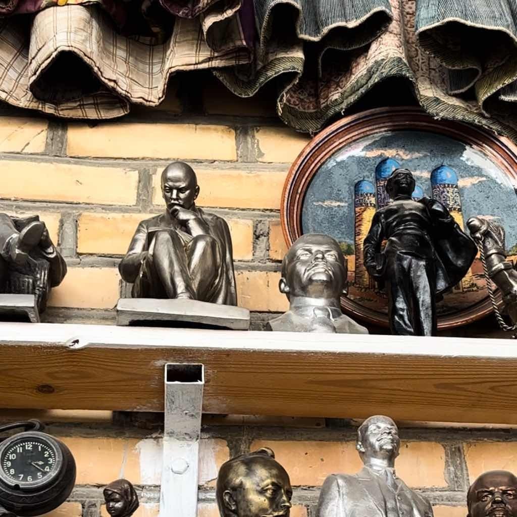 ウズベキスタンからの贈り物 ］旧ソ連時代のピンバッジ｜古物