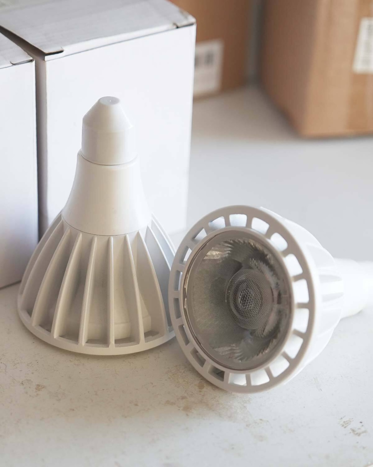 植物育成LED電球 15W 暖色 ホワイトボディ