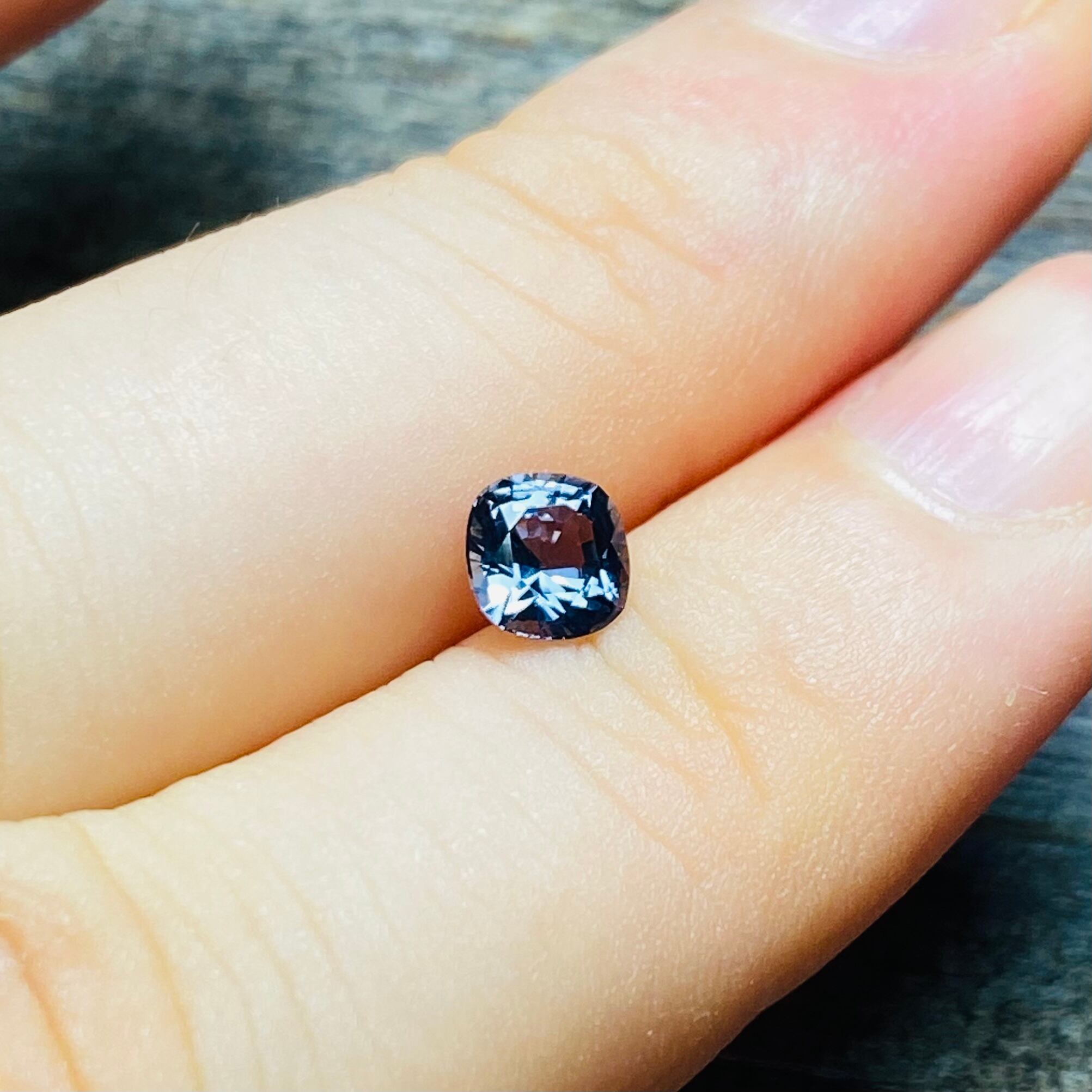 ブルー際立つブルーグレースピネル