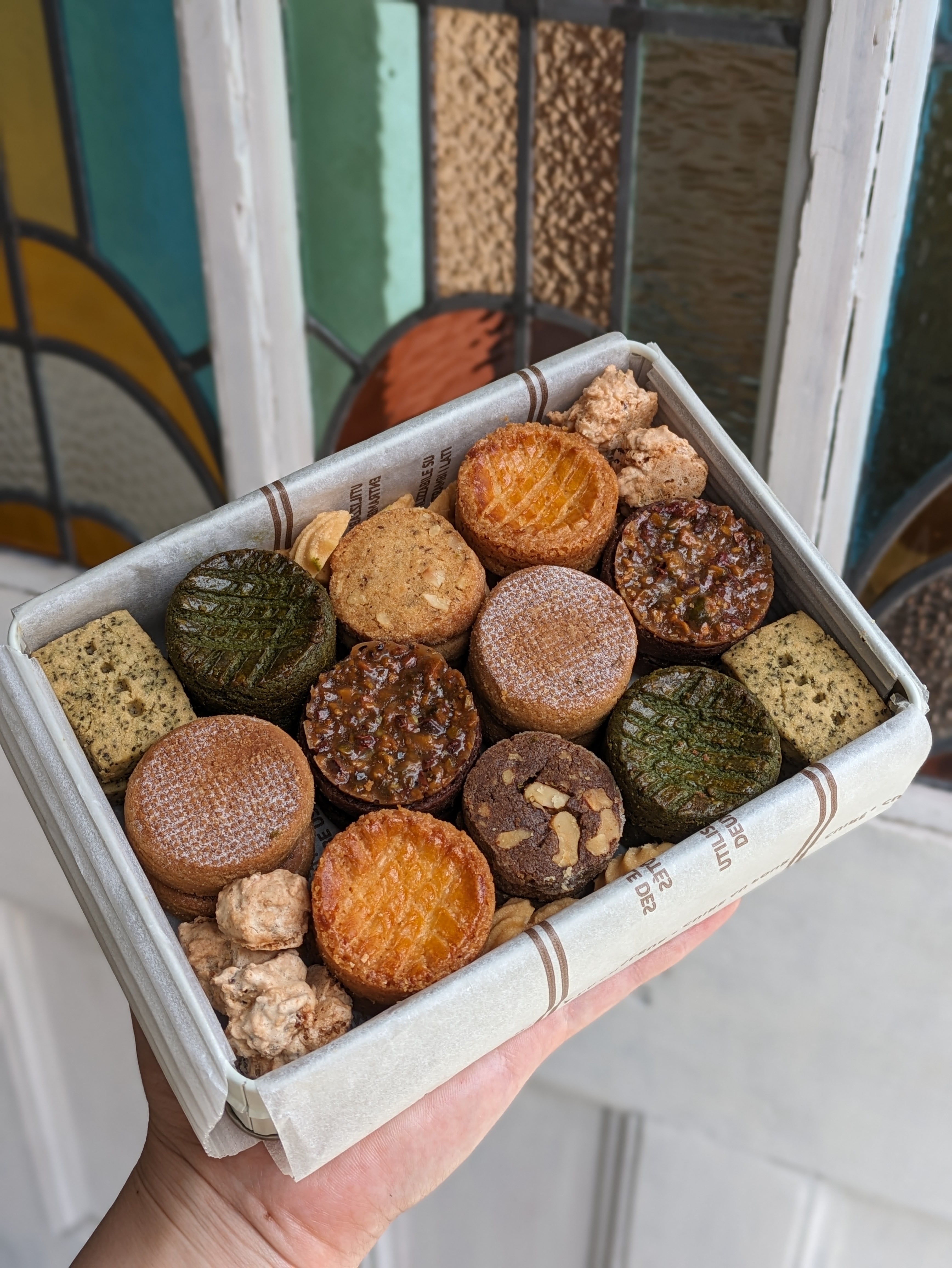 ひつじ組のクッキー缶「スペシャリテ」