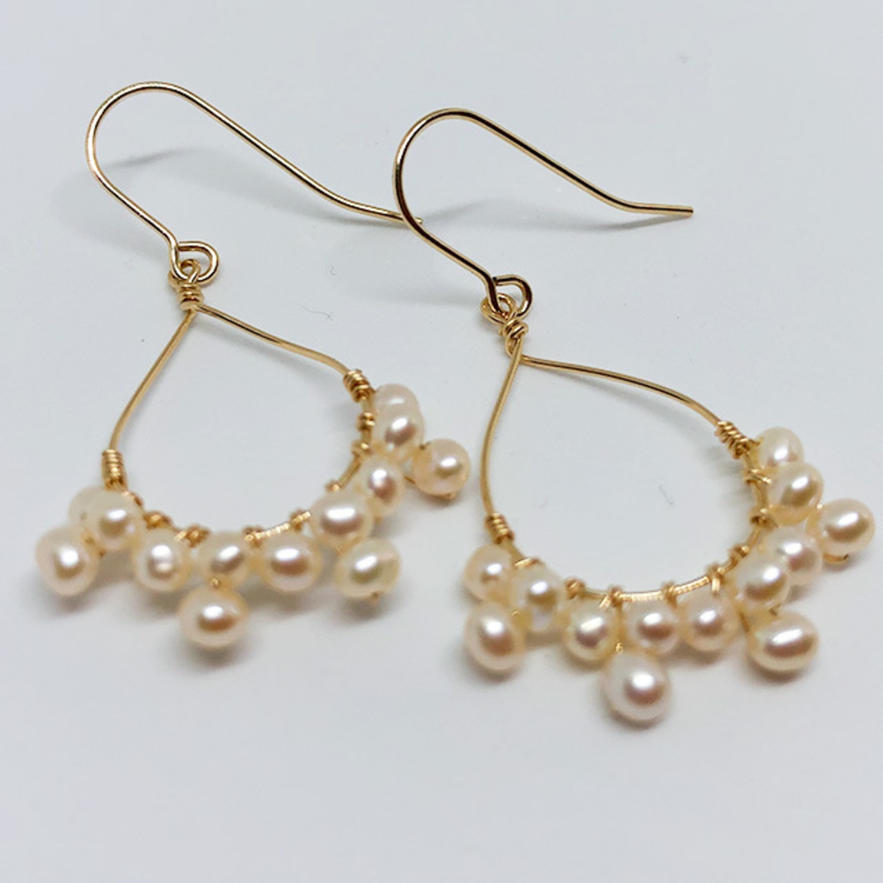 滴り落ちそうな雫をイメージ！14gf 淡水パール 雫 ピアス＆イヤリング mm1098