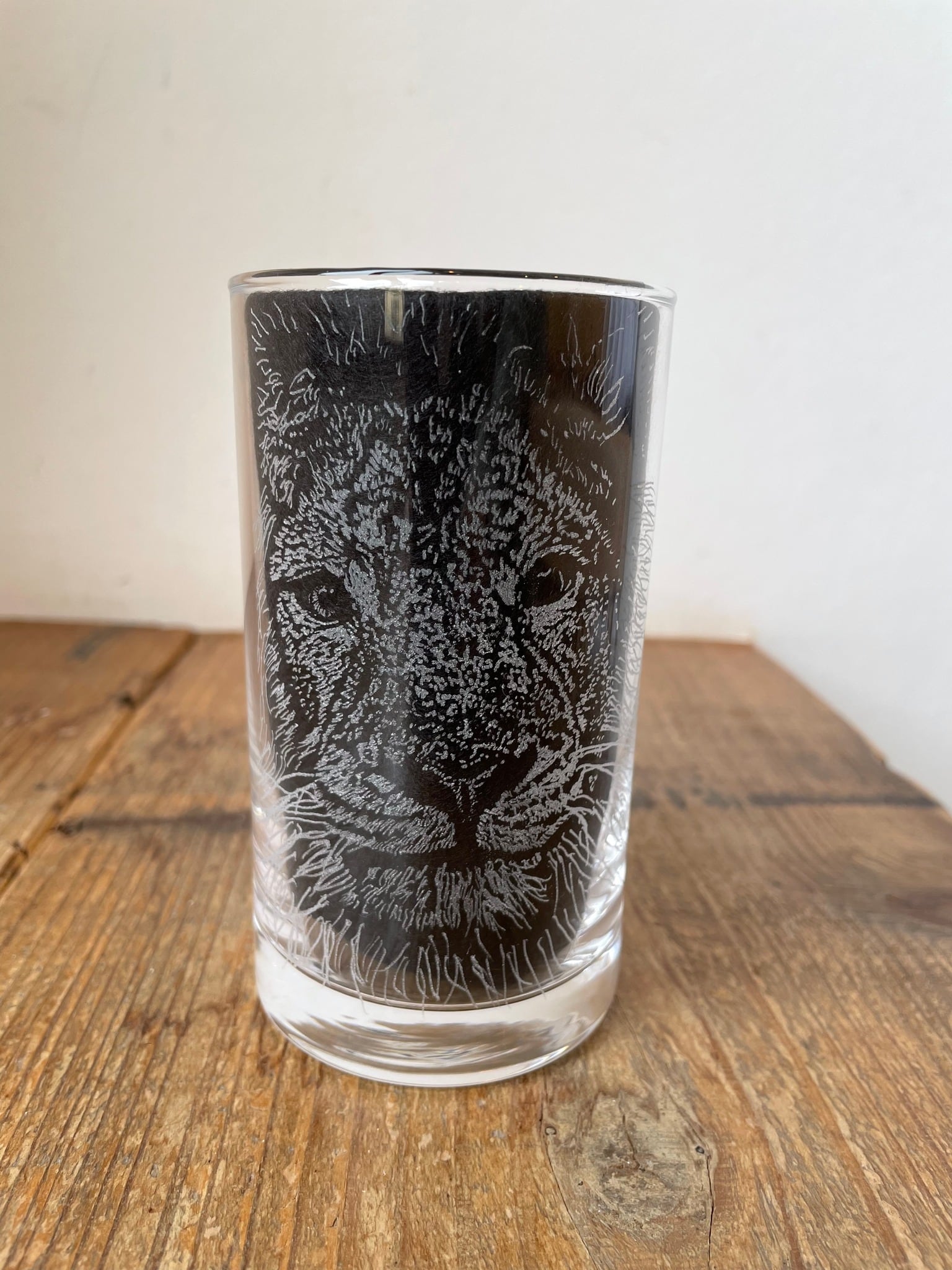 yukari】glassengraving glass ライオン | Gallery cafe *Kirin*