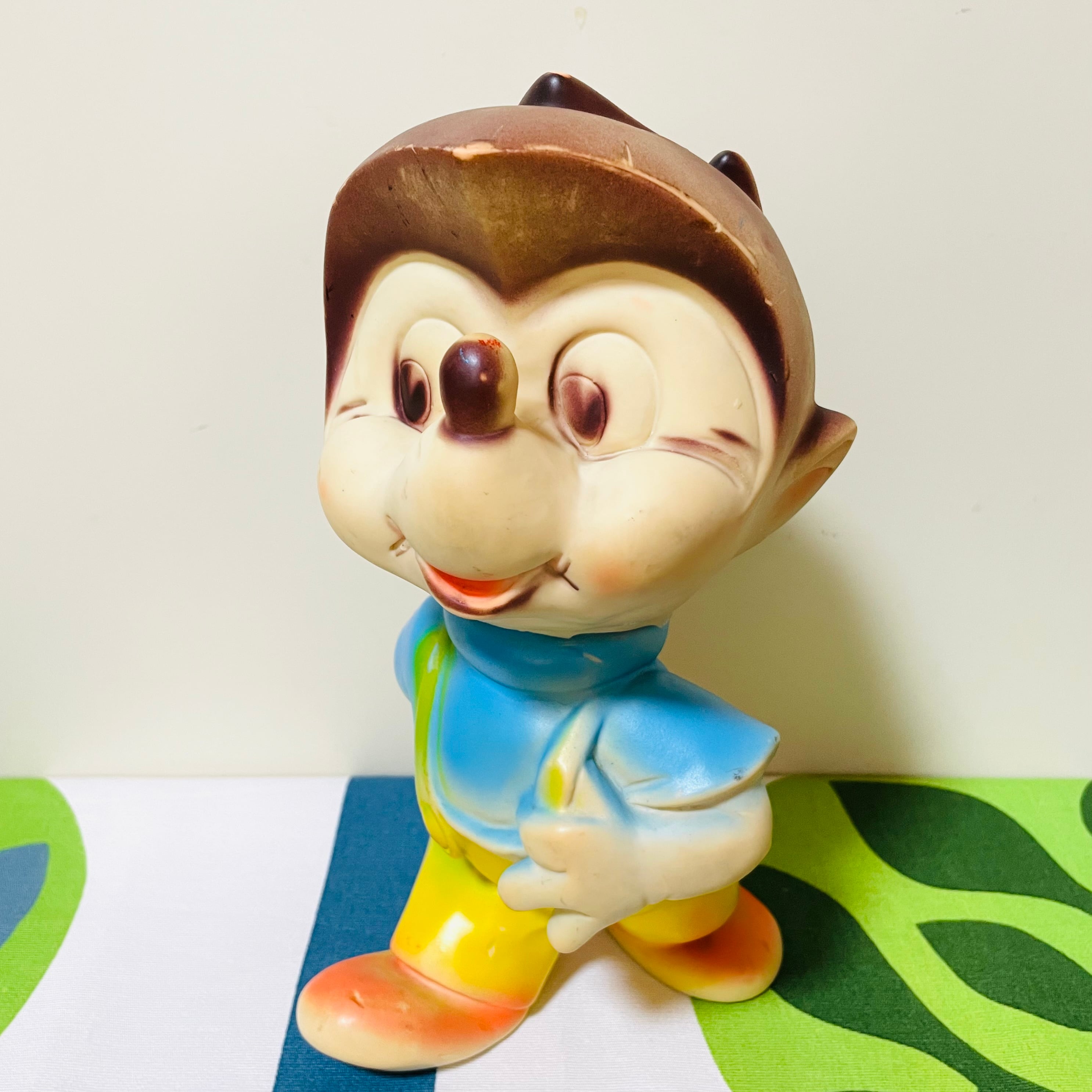 BABY DONALD DUCK SQUEAKY RUBBER DOLL ブロックを持つベビードナルド