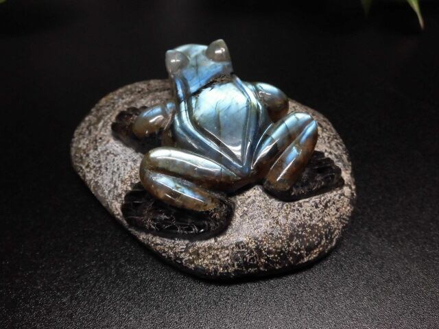 【送料無料】【高品質】ラブラドライトカエル　no.1