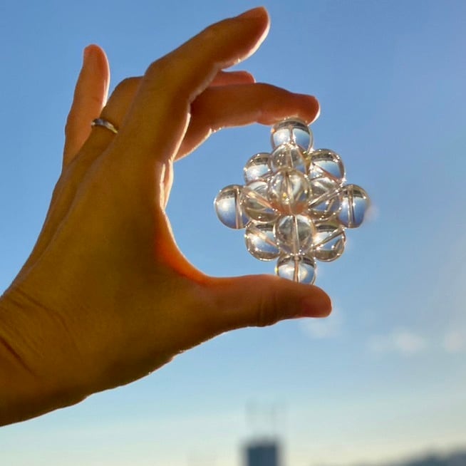 19粒の水晶が織りなす・オクタヒドロン | kangouroublanc