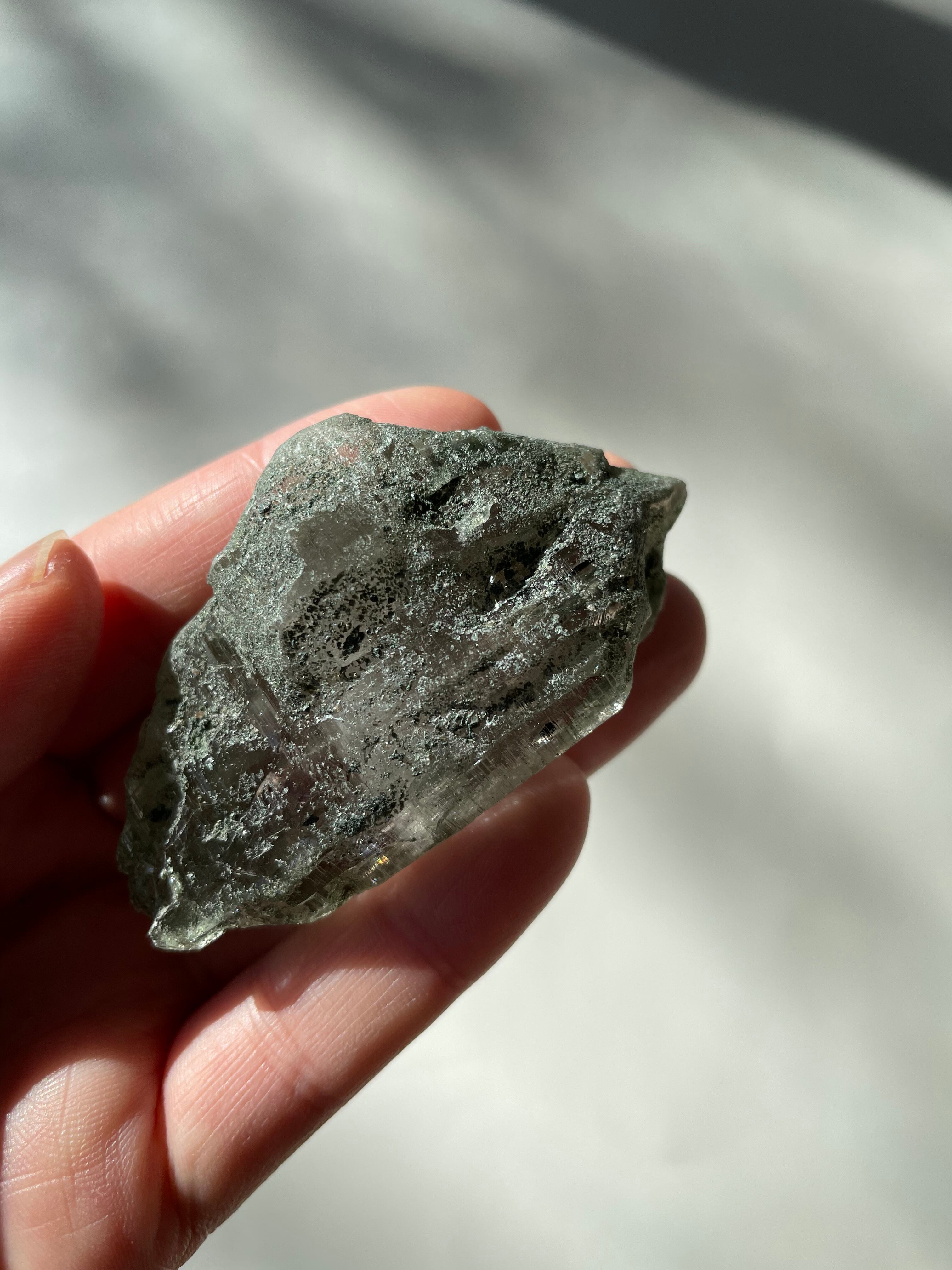 グインデル水晶(ねじれ水晶)　エピドート　ヒマラヤ