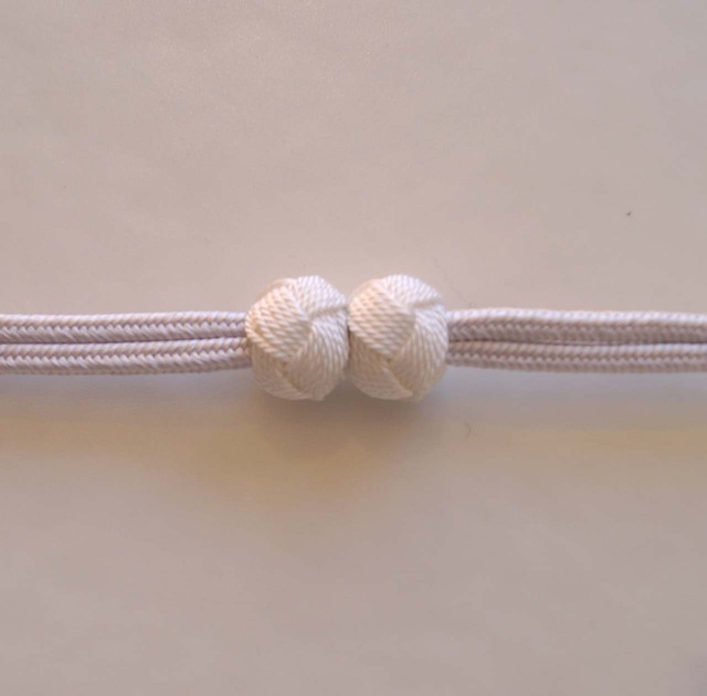 【羽織紐】マグネット式羽織紐　桜色紐×胡粉色小田巻き　No.260119①