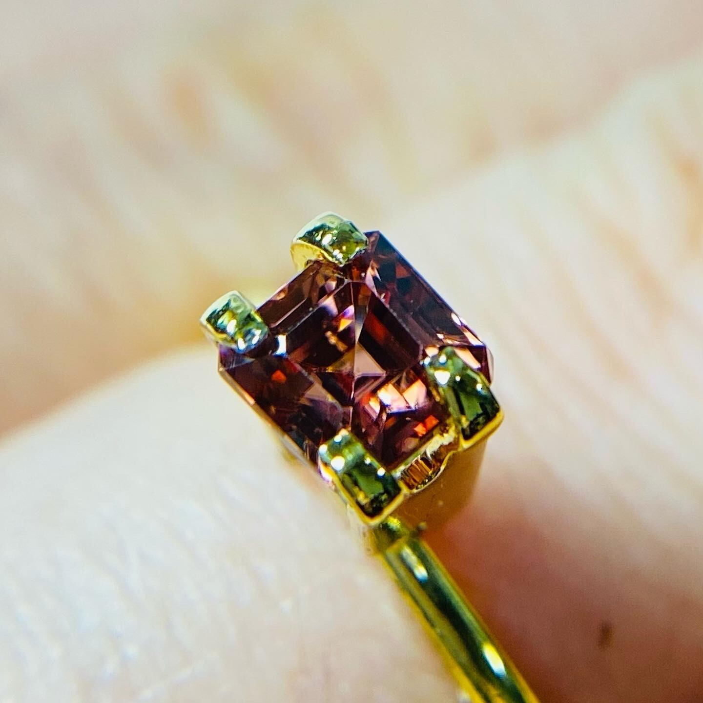 大人ロゼカラー ピンクジルコン