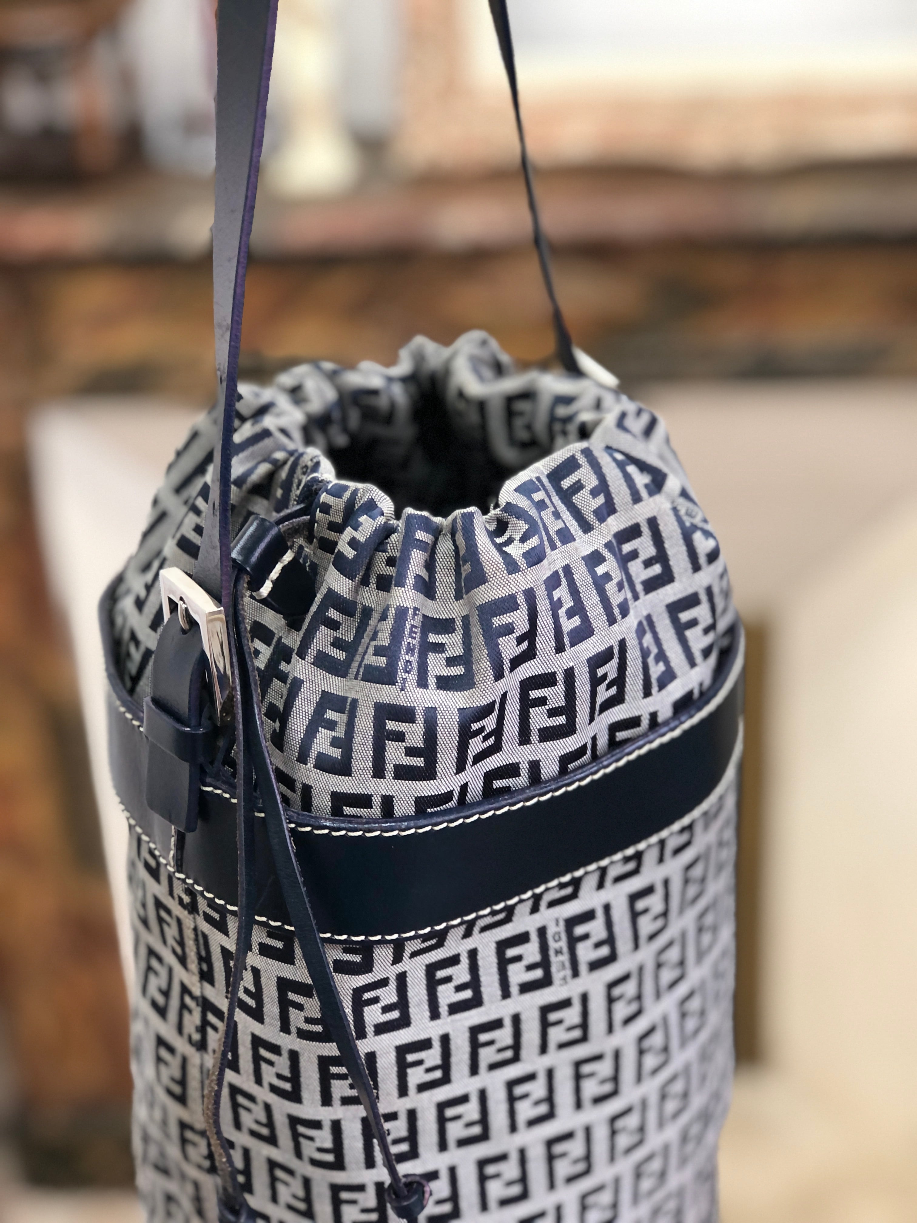 FENDI フェンディ ズッキーノ キャンバス×レザー 巾着 バケツ バケット