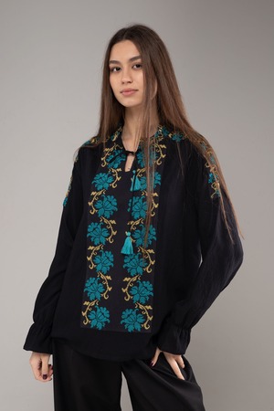 ウクライナ刺繍ヴィシヴァンカ　バルーン袖　手刺繍　麻　レディース・フリーサイズ