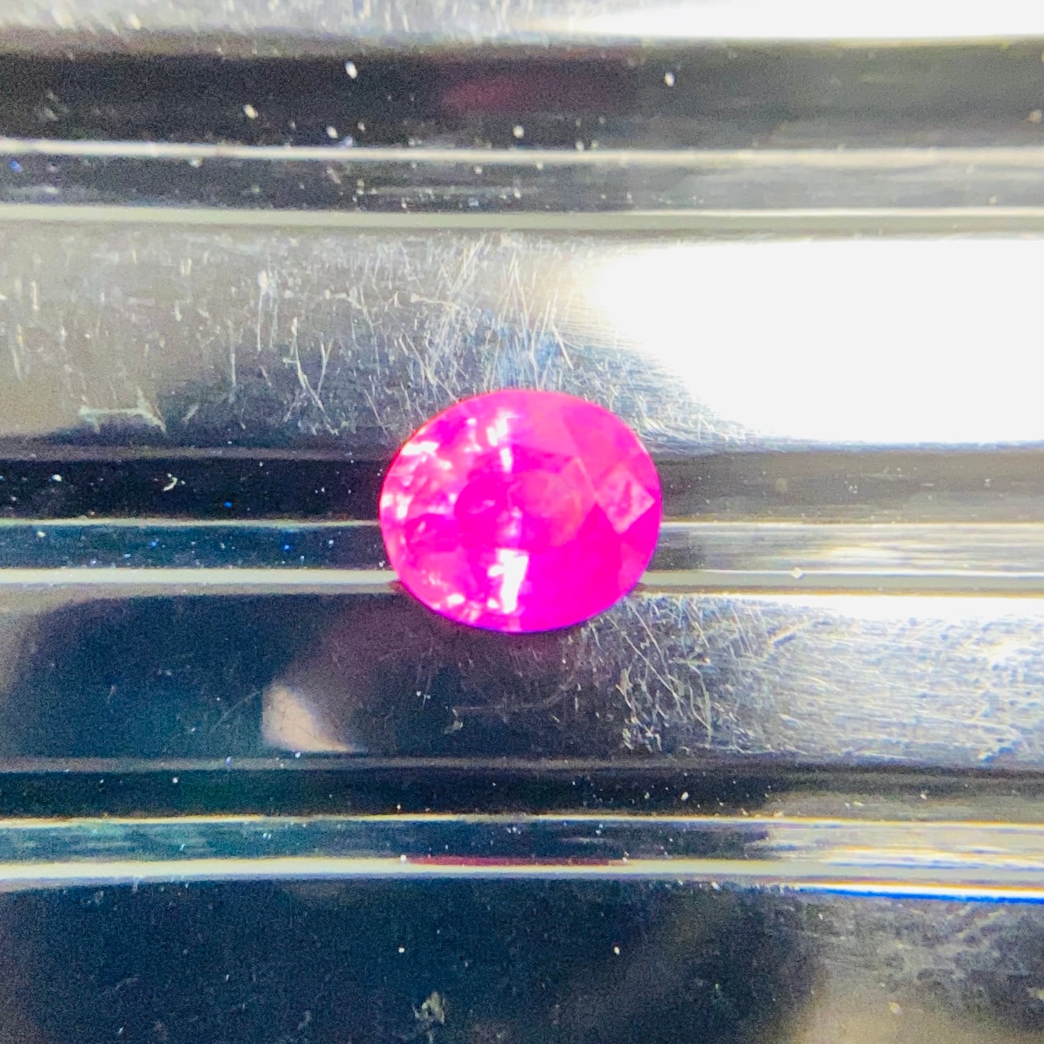 個性的なシルクパープルサファイア