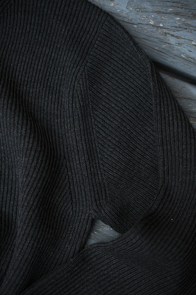 BATONER / SOLID WOOL RIB CREW NECK (Charcoal)
