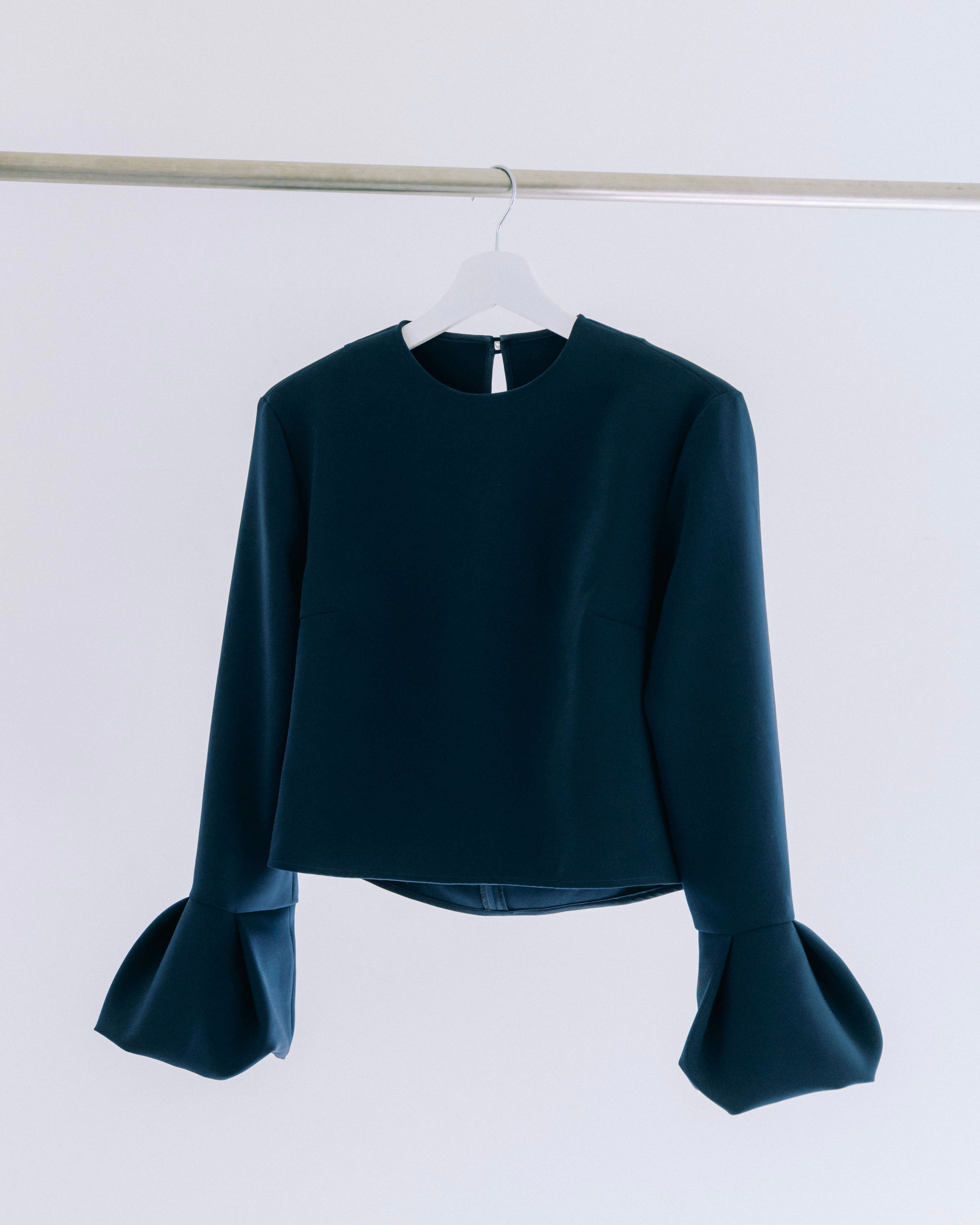 【最終価格】美品　cavori ダリアジレ(ブラック) CAVORI