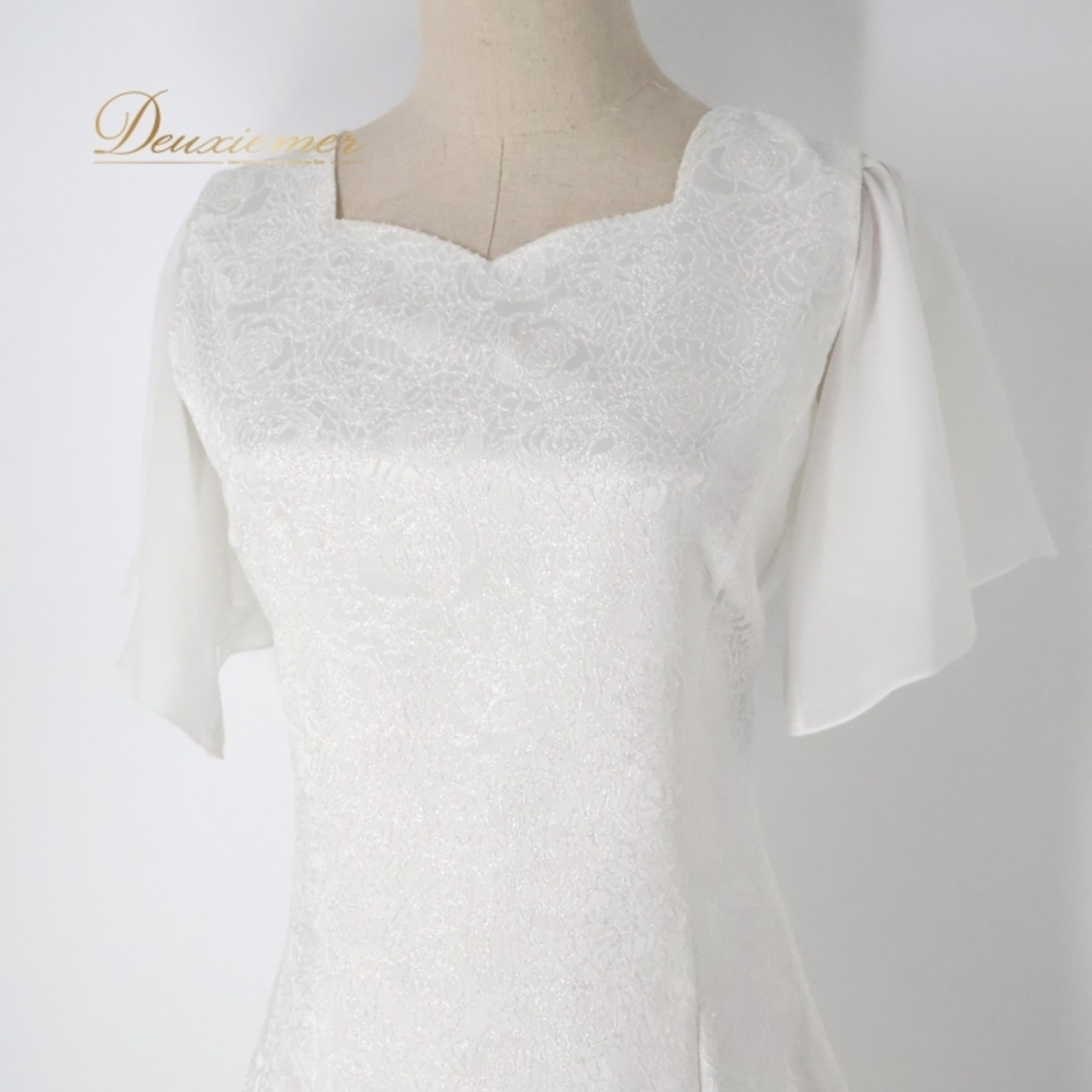 フラダンス 衣装 ワンピース ドレス ホワイト系 アビバーレ ハワイアン バラ柄 花柄 フラワー アロハ フラ ダンス レッスン 練習 Avivare 白 光沢 高級感 フリル袖 ノースリーブ 華やか かわいい おしゃれ 上品 さわやか 大人っぽい シンプル リボン フラダンス衣装 レディース 繊細な刺繍 エレガント パーティー用 結婚式 2way袖 シャイニーフィニッシュ スタイリッシュ ノースリーブドレス