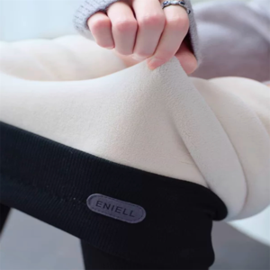 【送料無料】 レギンス スパッツ 3色 色 ボトム パンツ トレーニングウェア ロング 裏起毛 厚手生地 ふわふわ もこもこ 防寒 あったか 可愛い 大人可愛い きれいめ シンプル カジュアル シック コンサバ 華やか 大人 上品 おしゃれ お洒落 こなれ感 無地 ロゴ入り 冬 レディース 女性用 ママ 30代 40代 部屋着 普段使い お出かけ 運動 ヨガ 部活 トレーニング ジム ジョギング ランニング フィットネス スポーツ ファッション コーデ スタイル 楽ちん 体型カバー 垢抜け 美脚 脚長