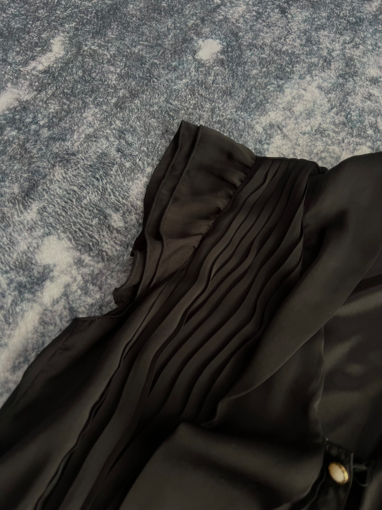 "CECIL Mc BEE"セシルマクビー Pleats Ribbon Blouse