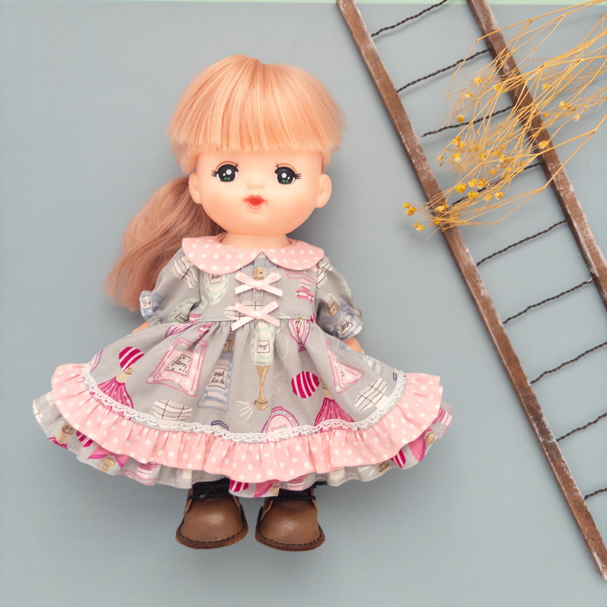 2段フリルワンピース（グレーピンク水玉）メルちゃんソランちゃん
