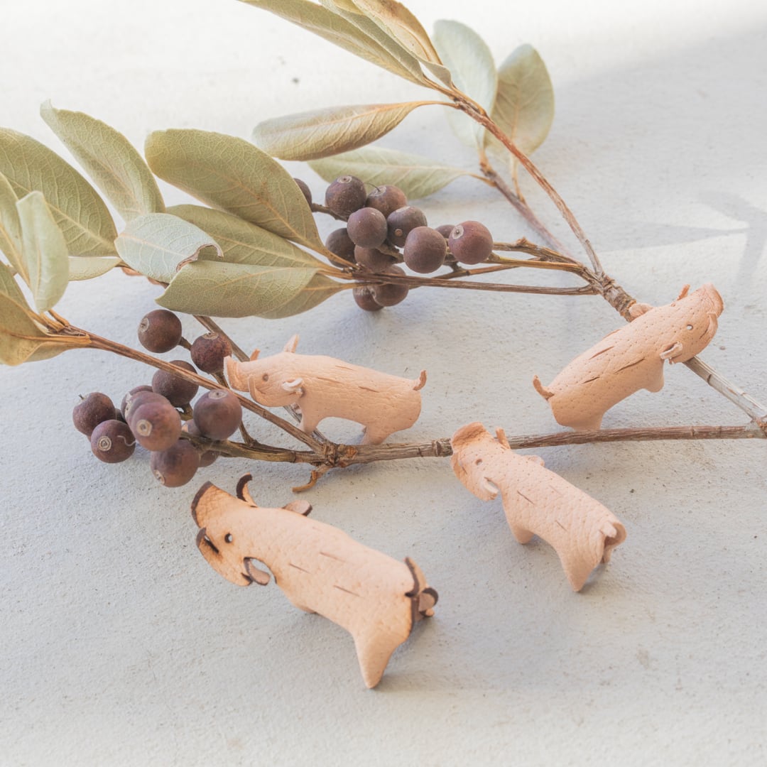 里山のちいさな自由研究 ― イノシシの革からつくるミニイノシシ―