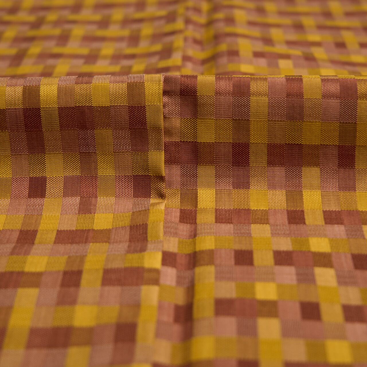山下め由 本場黄八丈 市松綾袷着物【中古】 | かわの屋