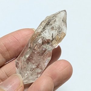 高波動・水入りエレスチャルDTクォーツ(レインボー&うっすらスモーキー)