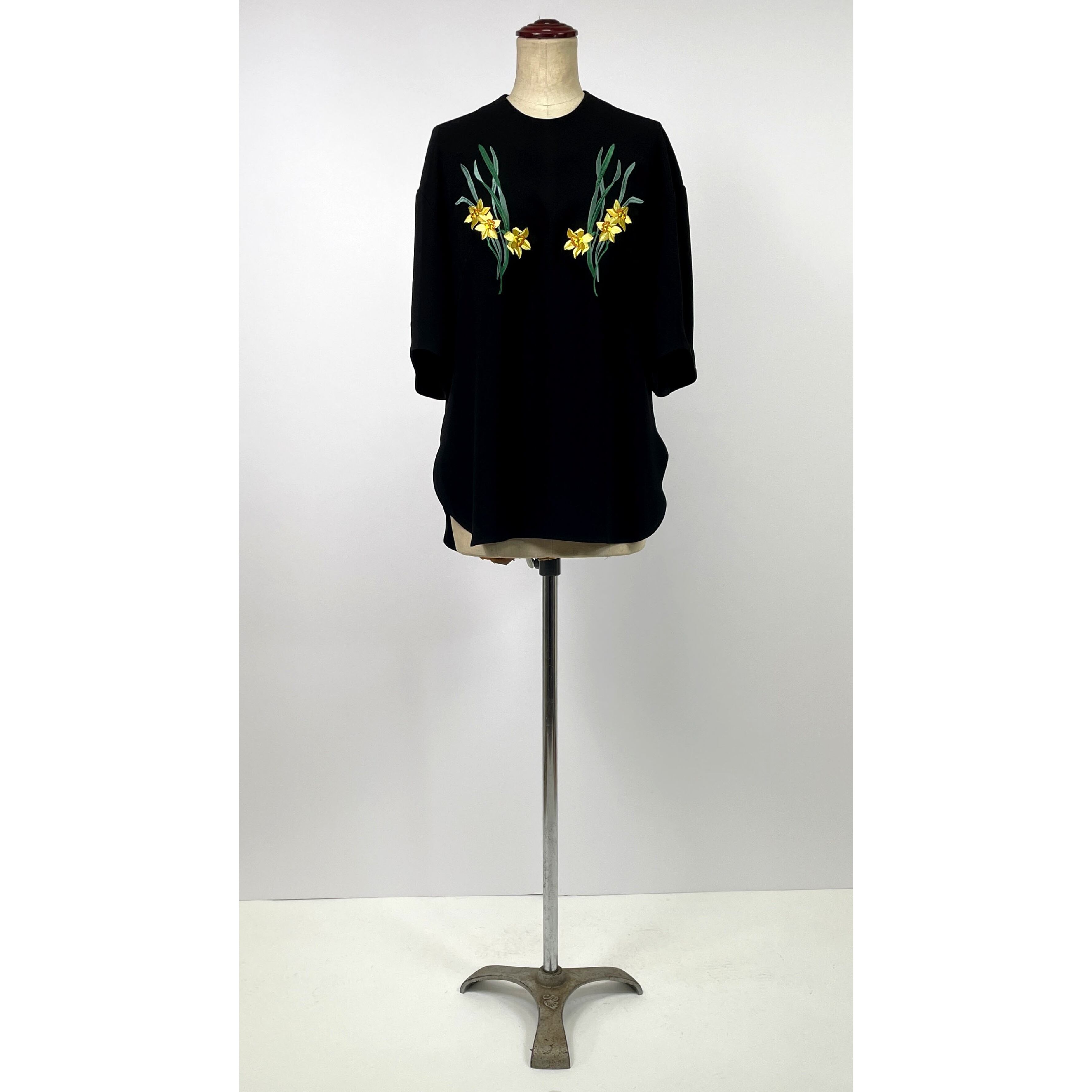 ✨未使用タグ付き✨furuta バックサテン(スイセン刺繍)／ブラウス ブラック F011-08007】バックサテン(スイセン刺繍)／ブラウス | furuta