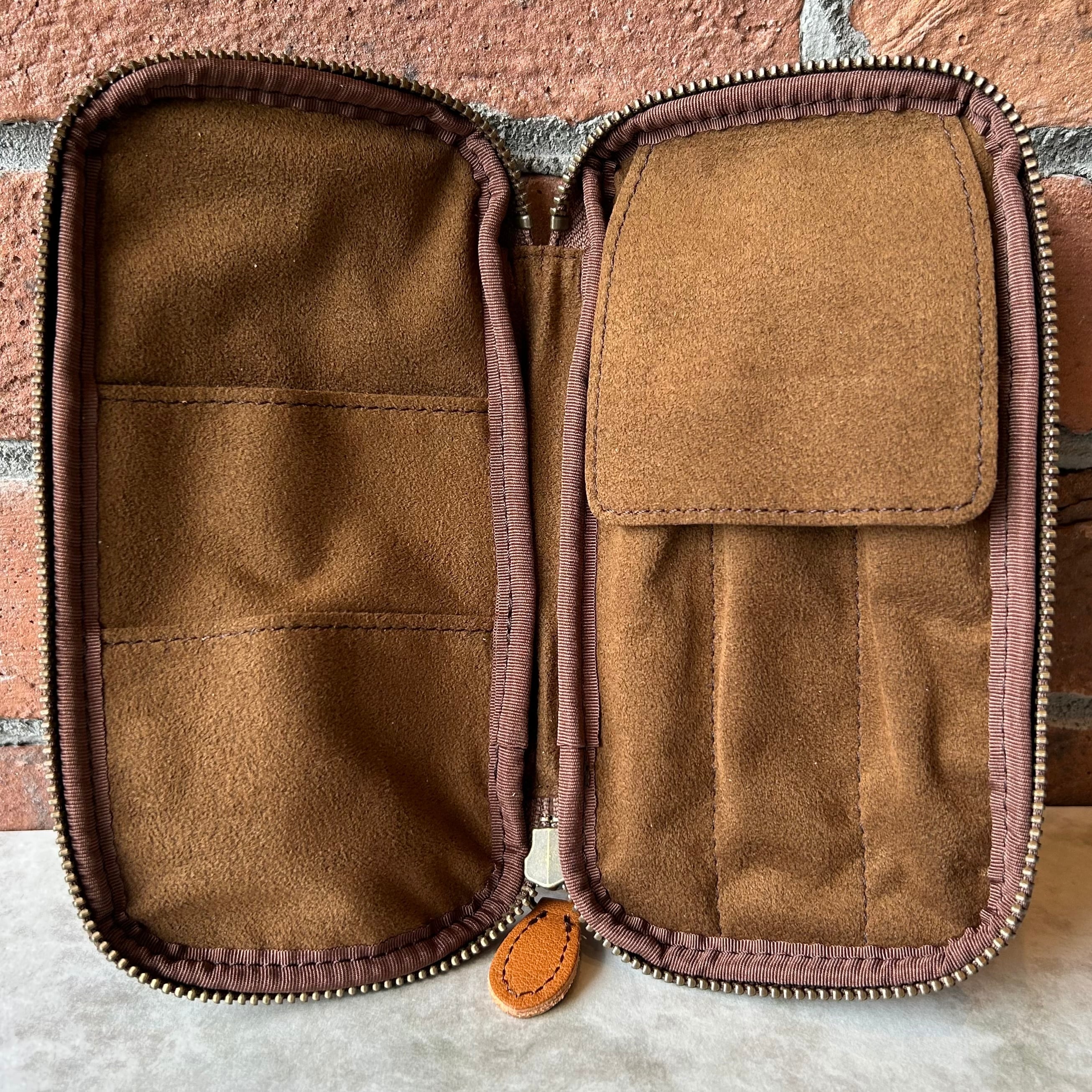 ＆Liebe「文具にこだわる人のジップペンケース（ぺブルヌメ革）」／3本