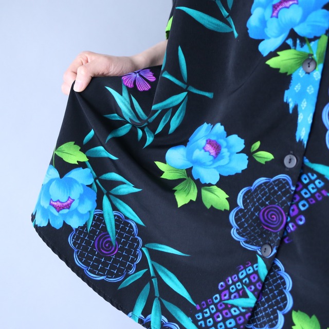 "花柄" black base beautiful blue flower pattern over silhouette h/s shirt