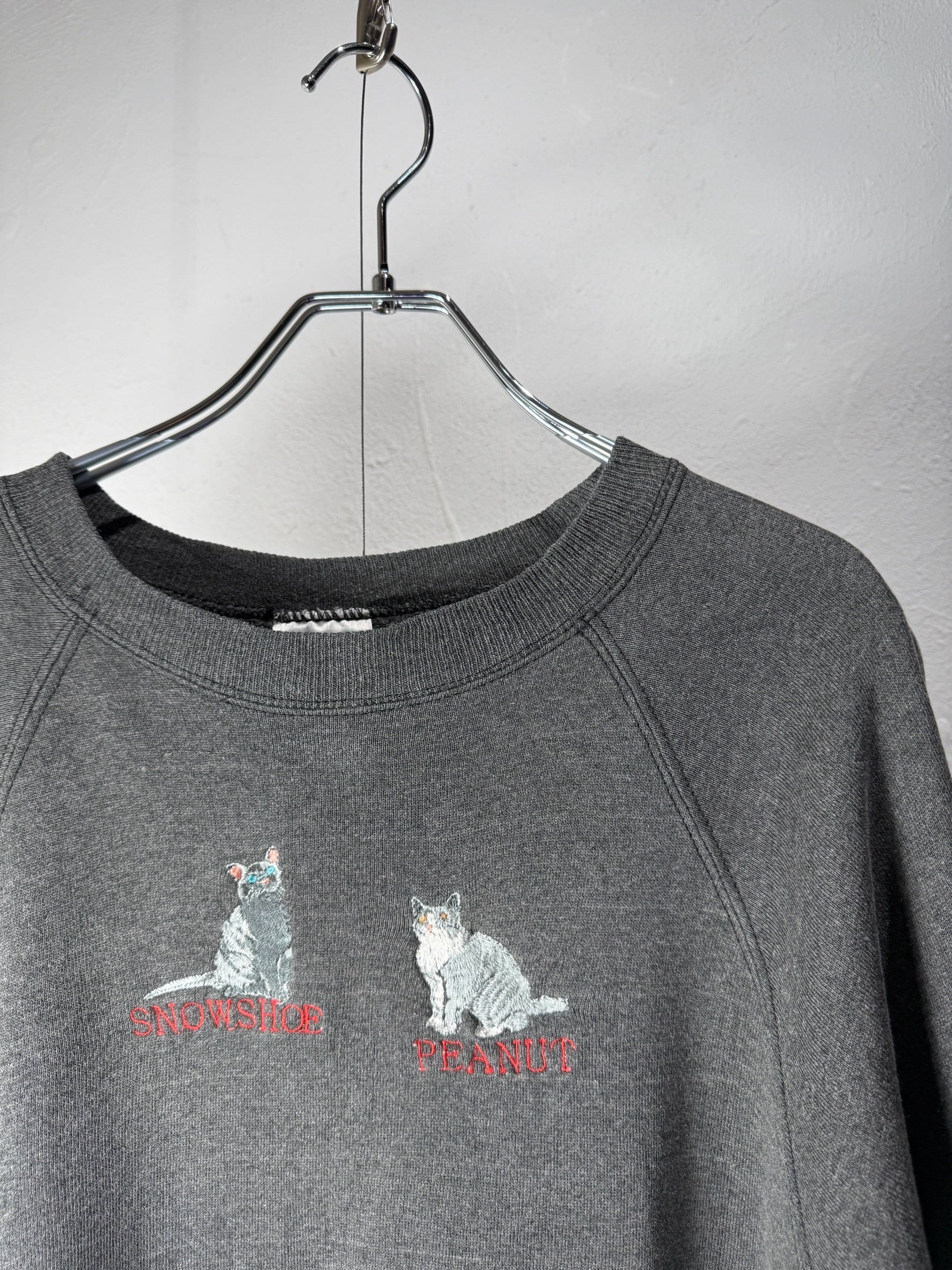 お取り置き90’s “SNOWSHOE & PEANUT” Cat Embroidered Sweatshirt