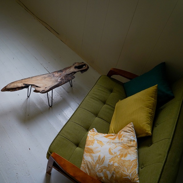 柿の一枚板でミニテーブル 　[ 樹種：柿 ]