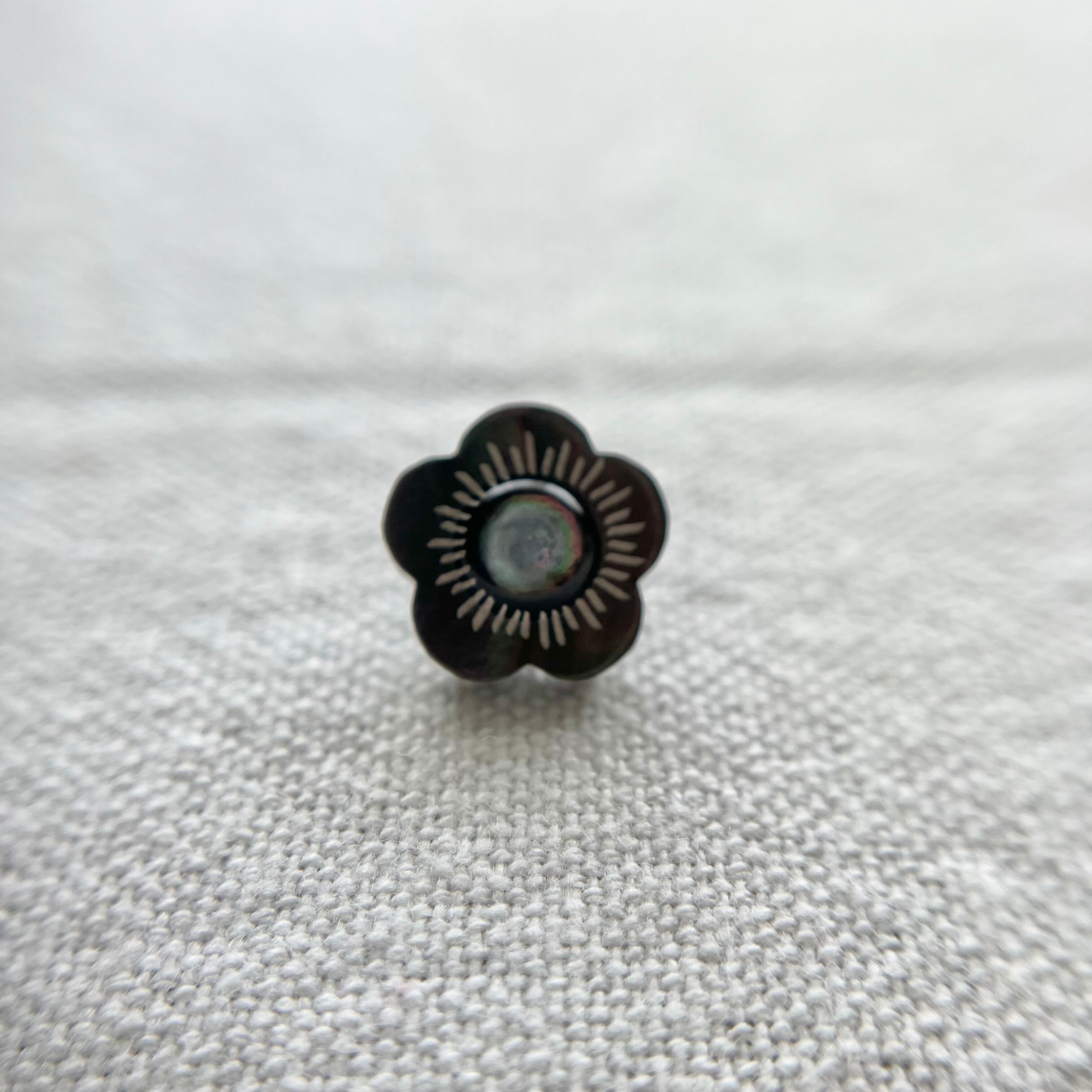 パールブラックフラワー 12.5㎜