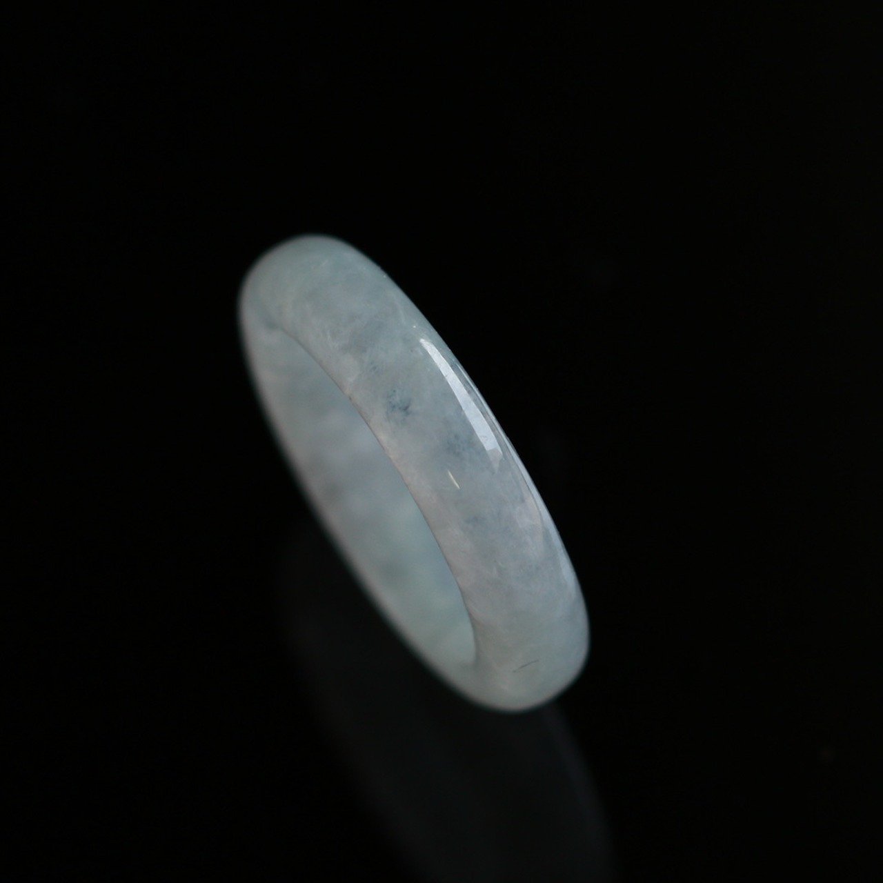 【9号】絶妙なグリーンが何とも言えない！ 天然翡翠リング くり抜き甲丸リング A貨翡翠 jd_rg1161