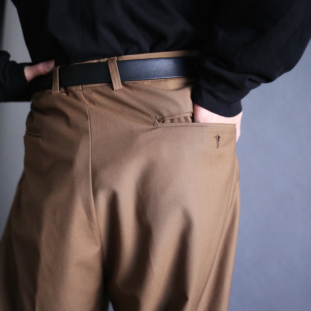 2-tuck straight silhouette brown super wide slacks