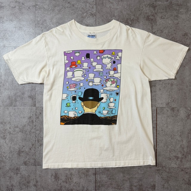 90's Rene Magritte "Artwork Parody" Printed T-Shirt USA GILDAN ART 90年代 ルネ・マグリット パロディ プリント Tシャツ アメリカ ギルダン ヴィンテージ ビンテージ Cup カップ アート TT2026-0009