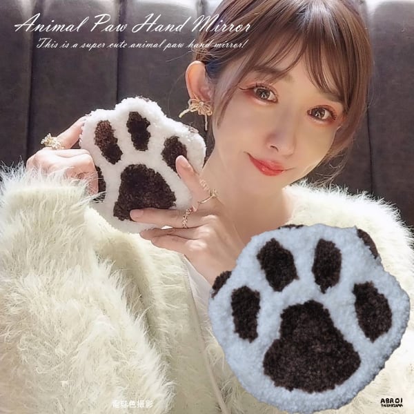 【 送料無料 メール便発送 】 手鏡 コンパクトミラー 肉球ミラー 鏡 ミラー かわいい おしゃれ レディース フワモコ 猫 肉球 猫グッズ アニマルミラー 携帯ミラー ポータブルミラー ミニミラー 折りたたみミラー コンパクト鏡 化粧直し メイクミラー 身だしなみ 携帯用 小さい鏡 軽量ミラー レディースギフト 女性向けギフト 誕生日プレゼント 雑貨ギフト かわいい雑貨 動物雑貨 韓国風 可愛い小物 癒しグッズ ファー調 もこもこプレゼント オススメ アブロイ ABROI