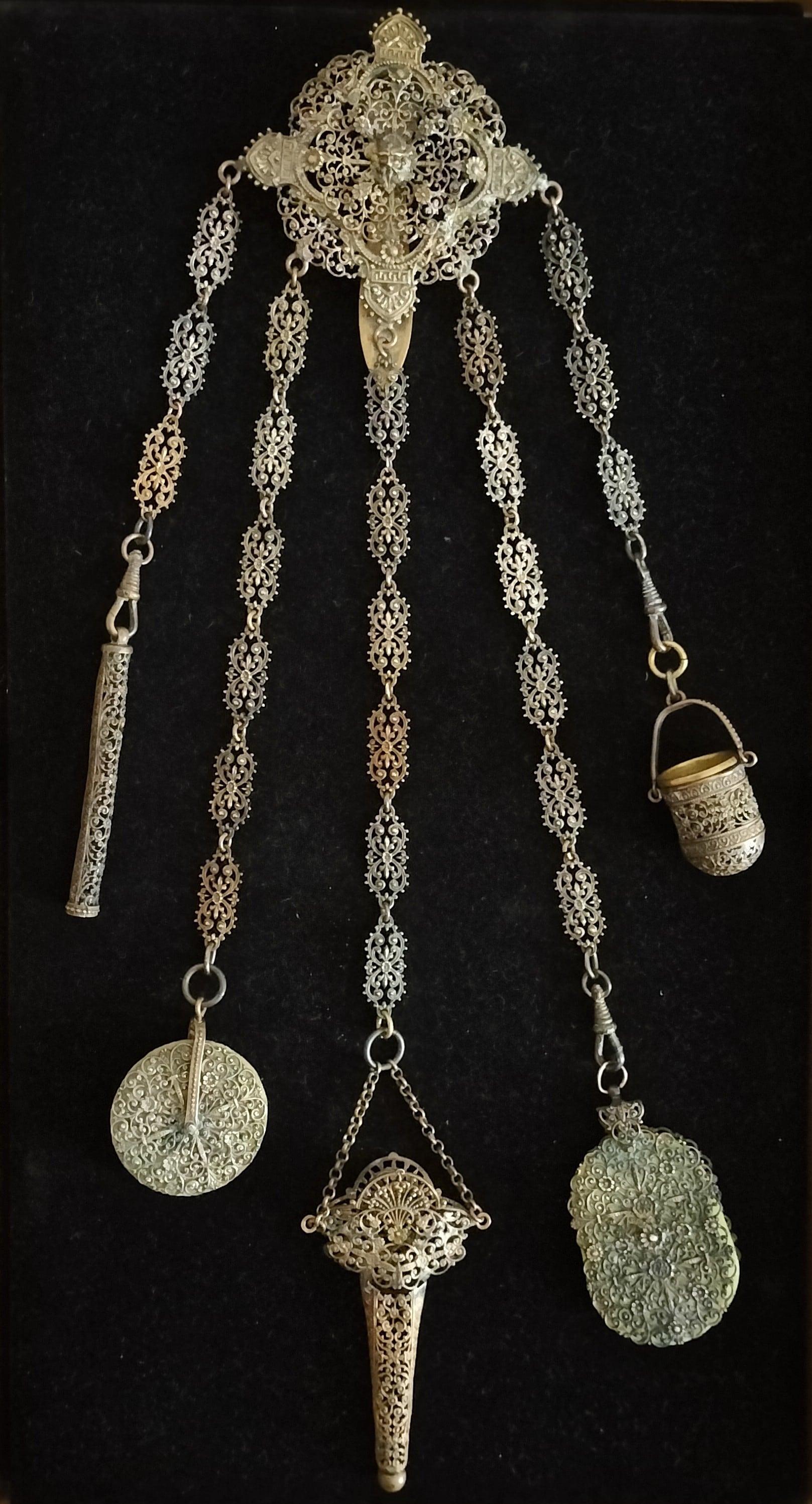 Antique Victorian Sewing Chatelaine | Antico