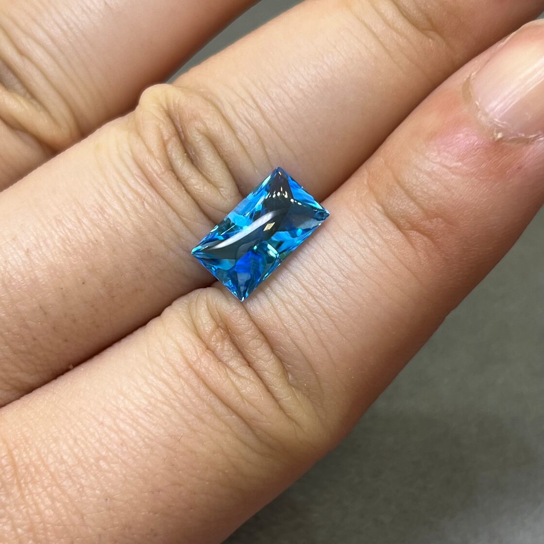 プルプルバフトップカット！スイスブルートパーズ 4.23ct 11.70mm×6.73 