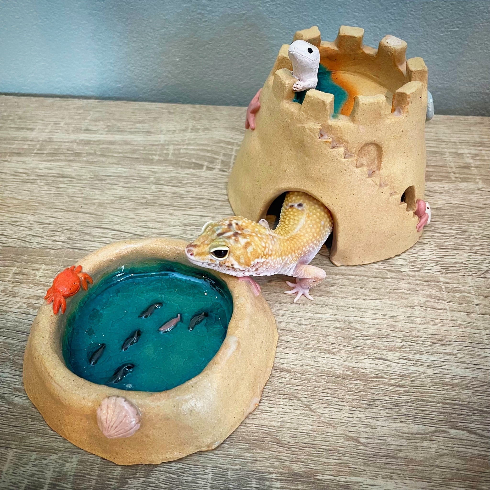 爬虫類シェルター④ ピンクリボン（Mサイズ） 爬虫類 シェルター おしゃれ